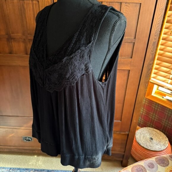 Knox Rose Black Gauzy Lace V-neck Sleeveless Top - Picture 3 of 10